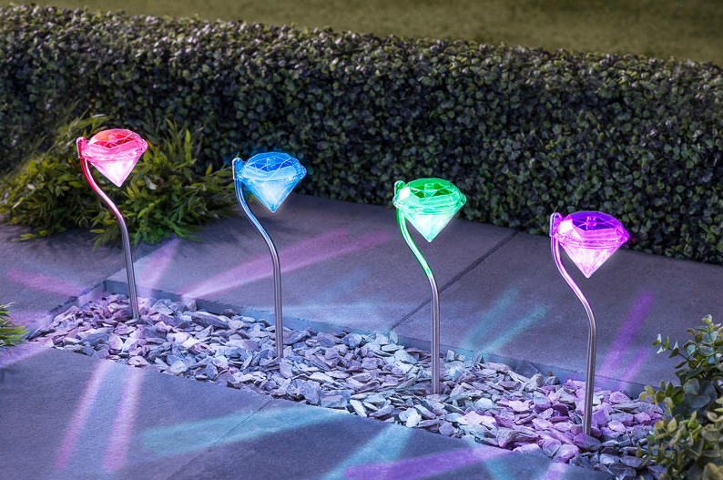 5 Fun Ways to Use Solar Powered Garden Lights B&M